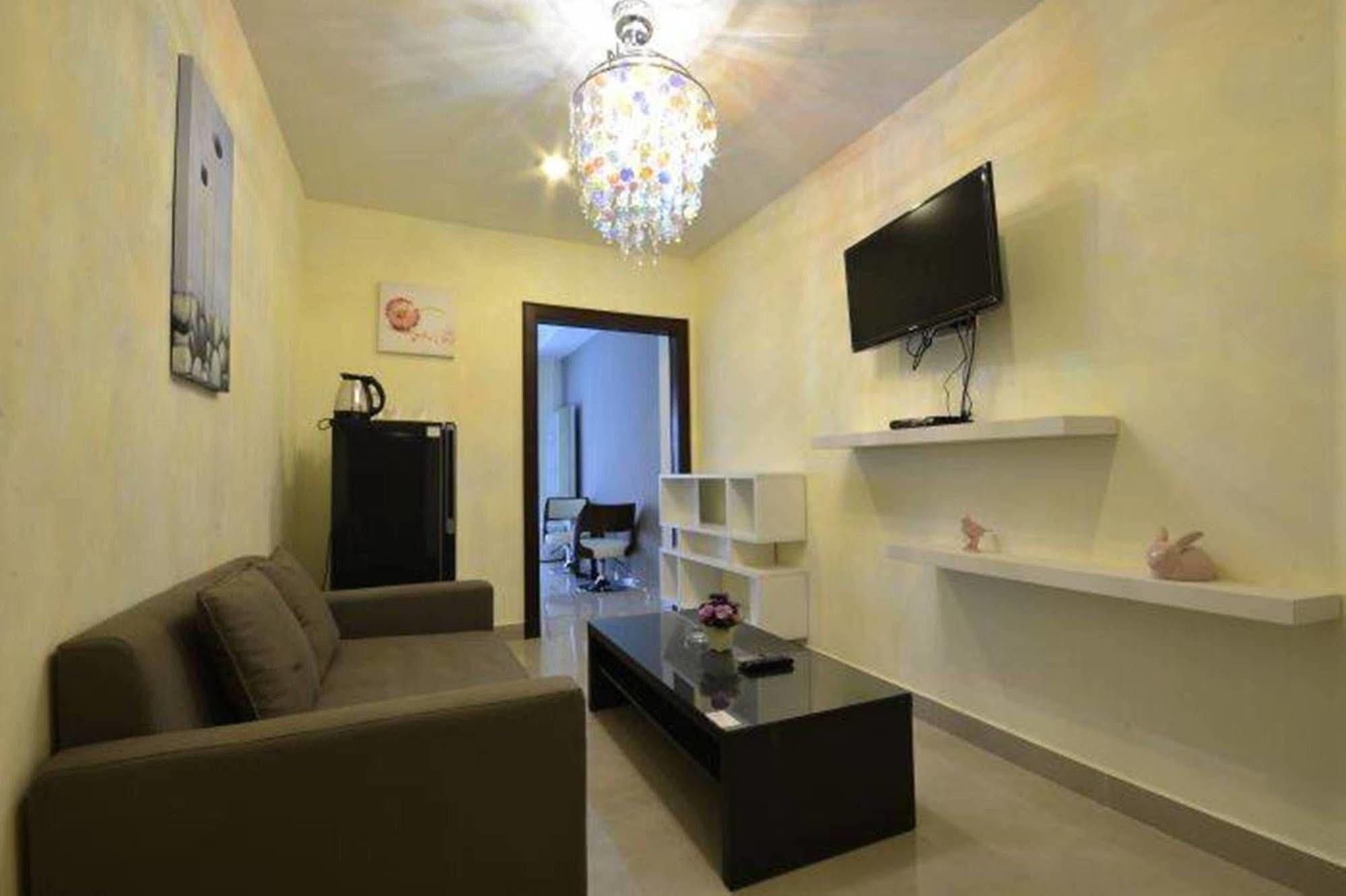 Royal Q & D Suites Pattaya Exterior foto